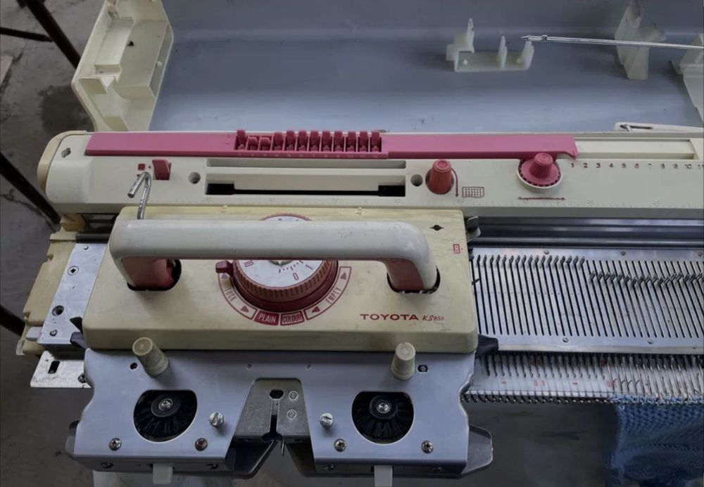 Вязальная мошина Tayota ks 858 продаётся