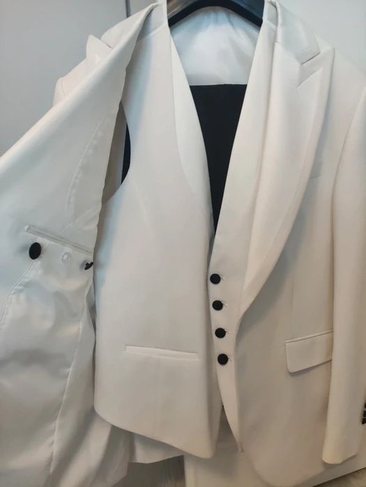 Costum nunta Marecom alb complet cu sacou, vesta, pantaloni,camasa, papion si butoni