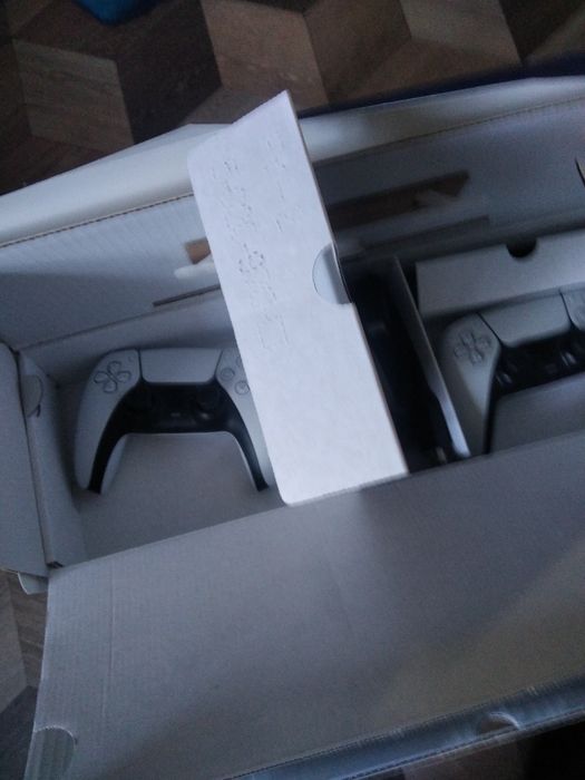 PlayStation 5 в отличном состоянии.