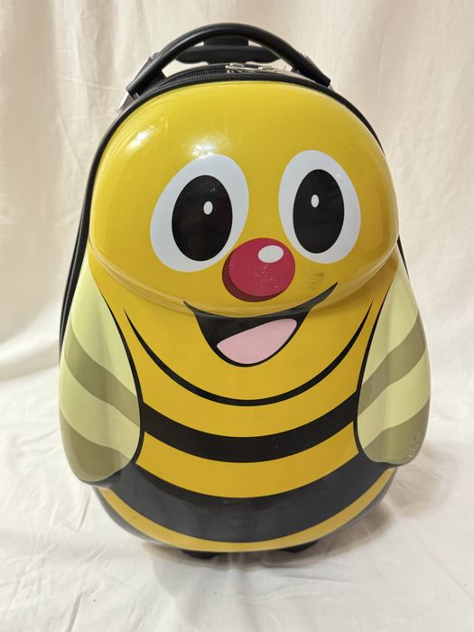 Детский чемодан на колесах