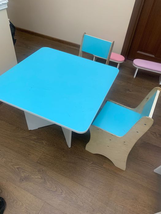 Стол детский с двумя стульчиками