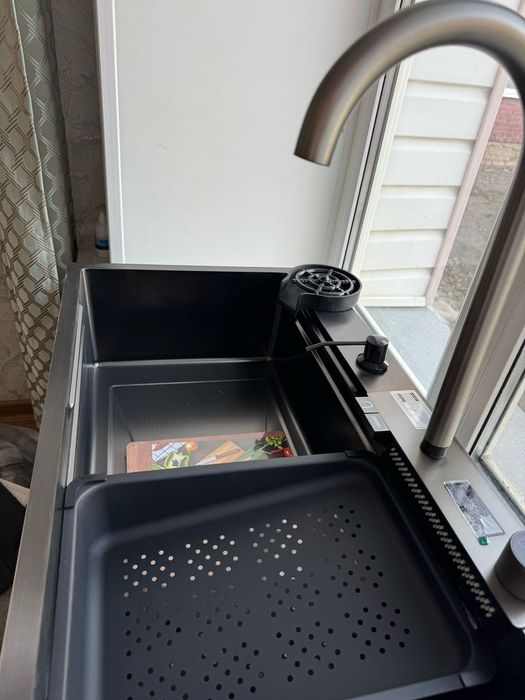 Продам кухонную мойку