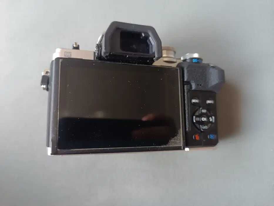 Vand (sau schimb cu MacBook) Aparat foto Mirrorless Olympus E-M10 Mark