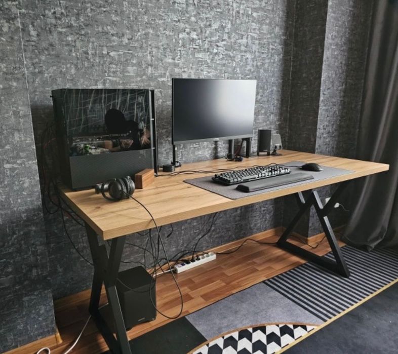 Продаю письменный стол в отличном состоянии!