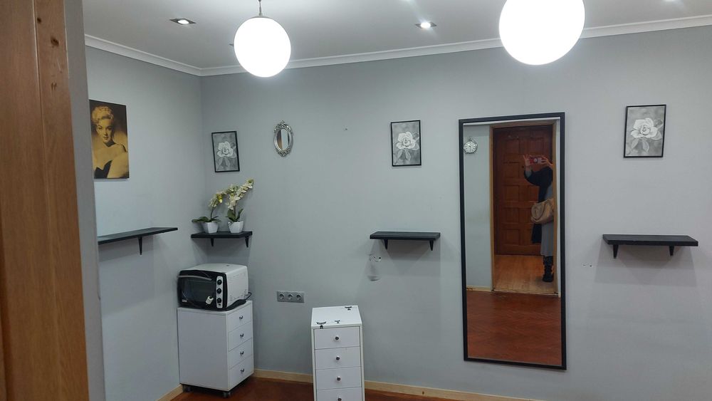 Ichiriez salon de frizerie coafor 27mp cu vad pietonal cu clientela