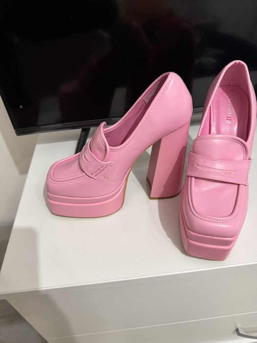Pantofi roz cu toc