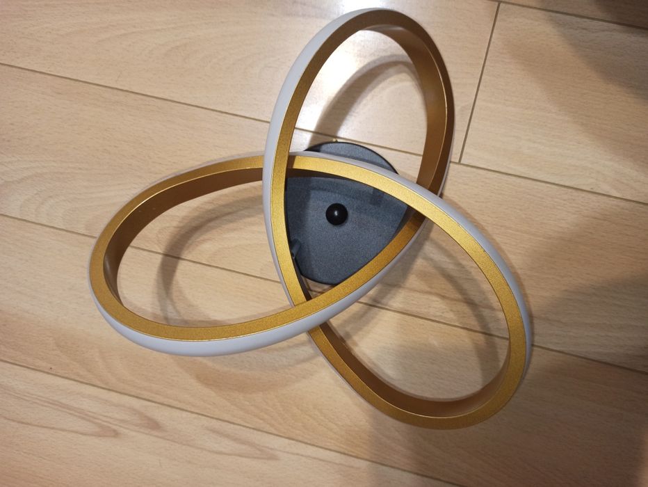 Полилеи за таван