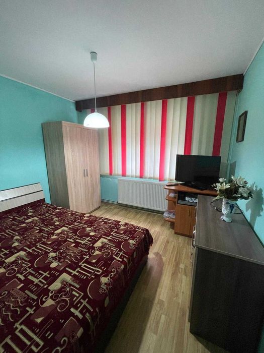 Proprietar inchiriez ap 3 camere etaj 1 zona Banca Nationala