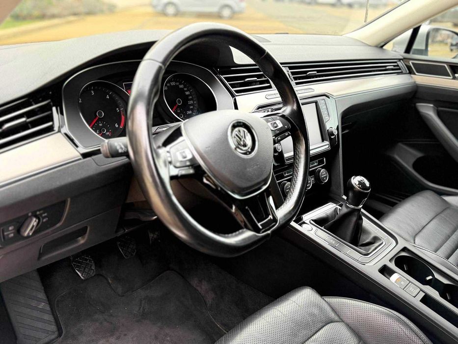 Volkswagen Passat B8 Highline 2.0 TDI-150 CP 206000 Km Fara Adblue Cutie Manuala