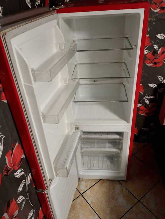 Продавам хладилник
