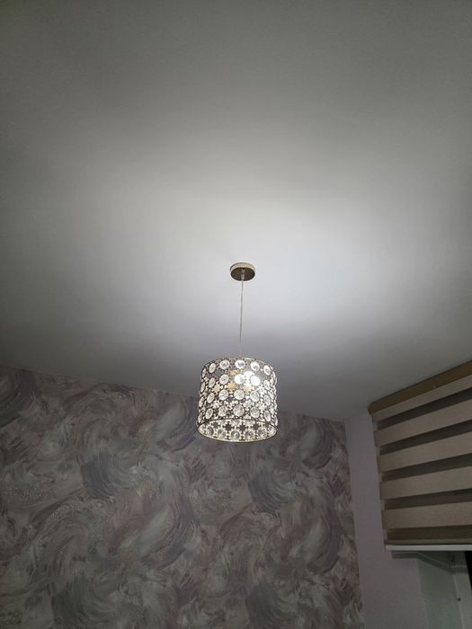 Продам люстру в отличном состоянии