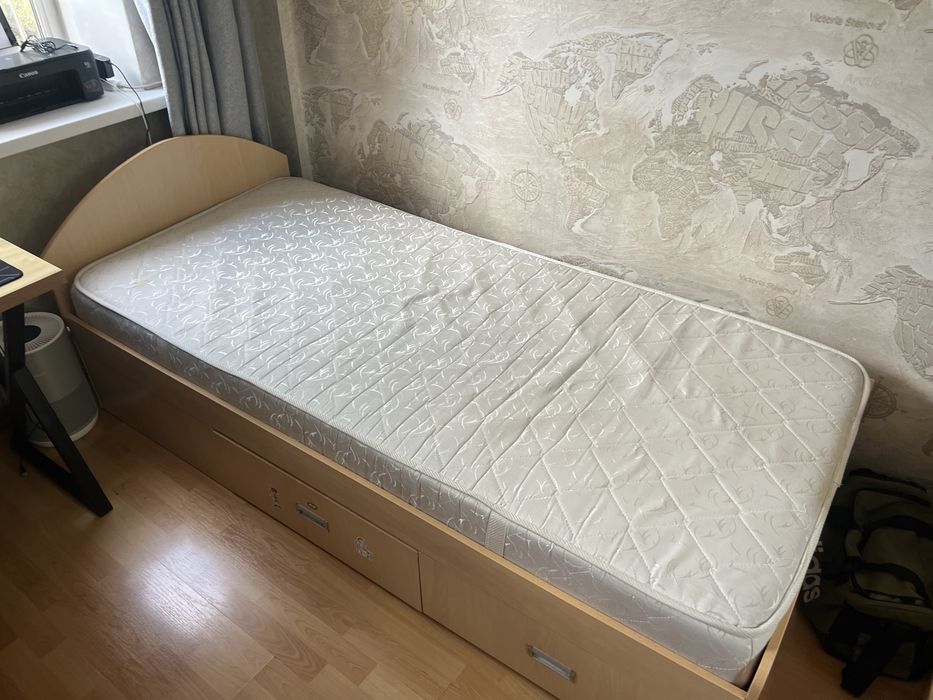 Кровать с матрасом односпальная