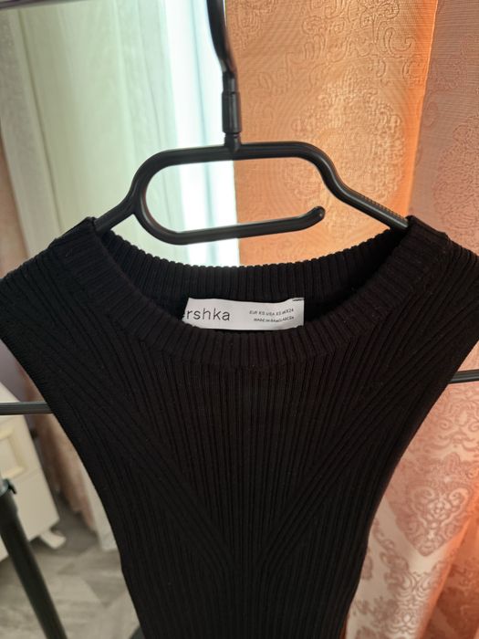 Къса черна рокля Bershka