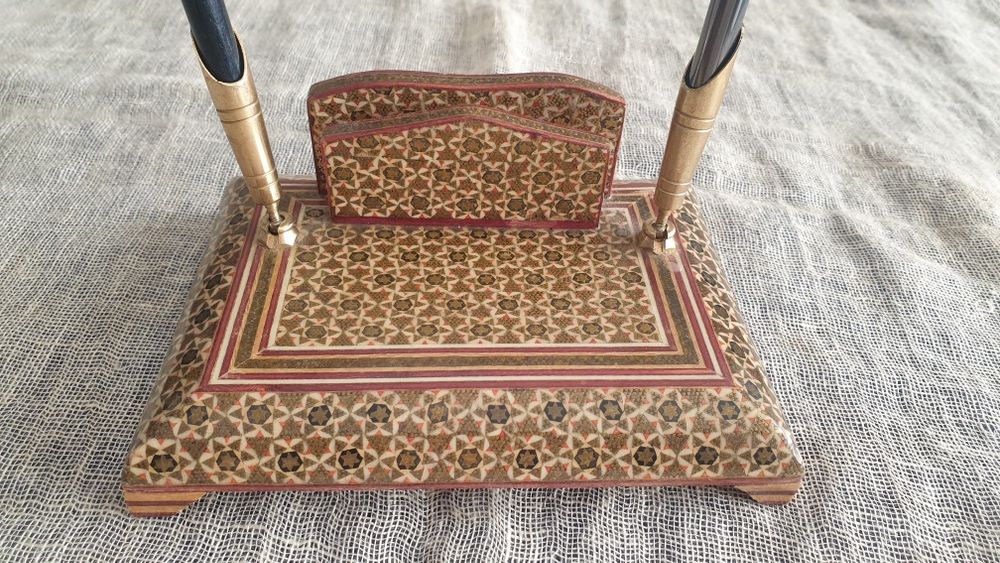 Писалищен комплект от екзотична дървесина и месинг и финна интарзия