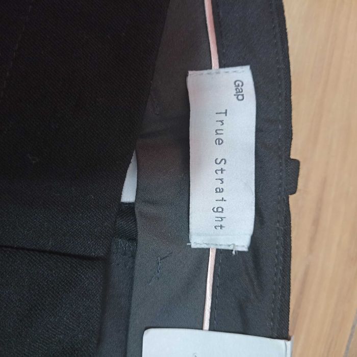 Чисто нов панталон GAP, размер отговаря на xs.