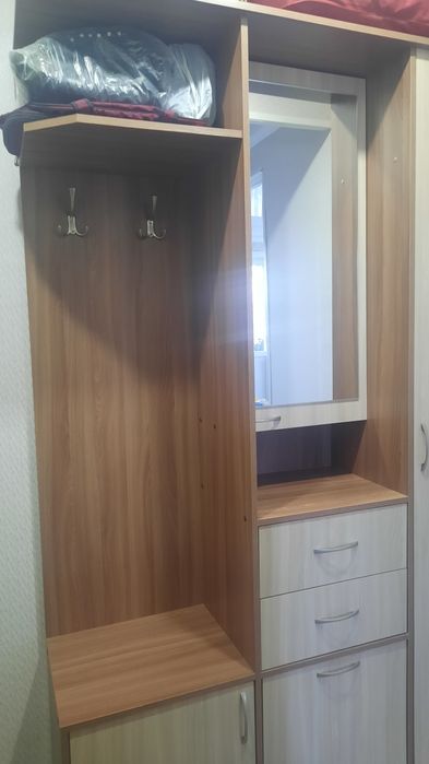 Продам отличную  прихожку