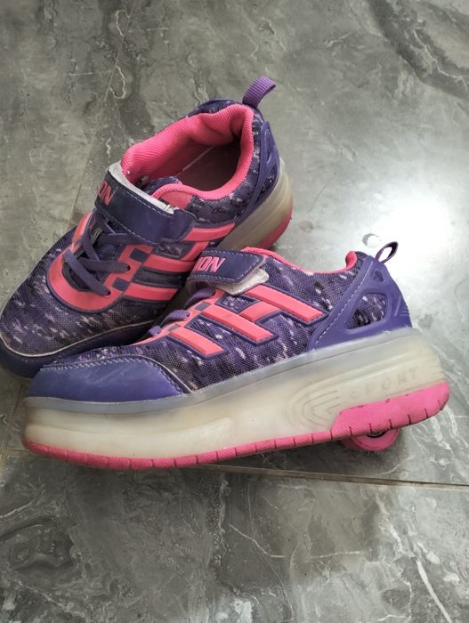 Кроссовки на роликах