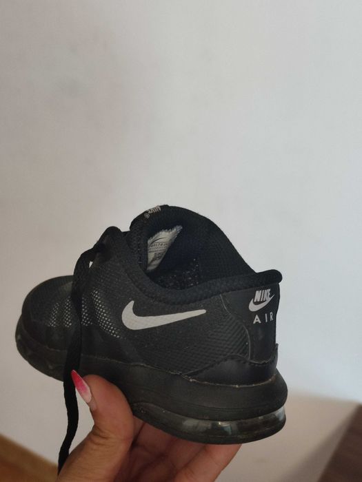 Продават се детски маратонки