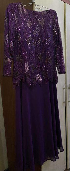 Платье с поетками