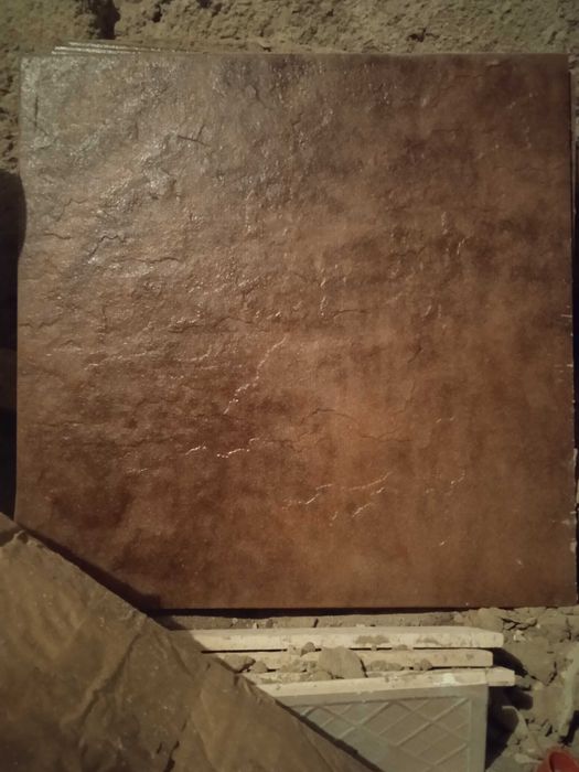 Gresie de exterior culoar maro, scoasă de pe terasa