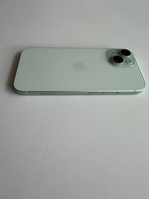 iPhone 15 green / 128GB / Много запазен, отключен към всички оператори