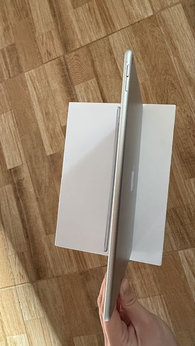 Vând Ipad Air Generatia a3a