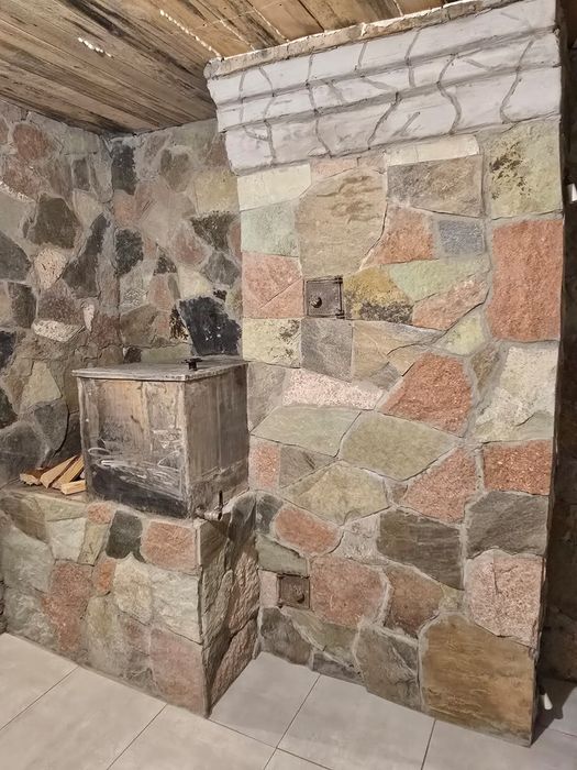 Печник каменщик ,строитель.