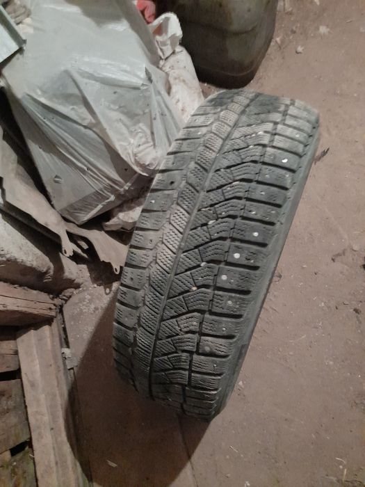 Продам шину р15 один,р16 один