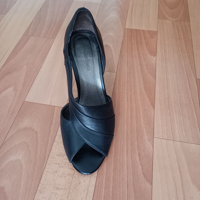 Туфли кожанные , черные.