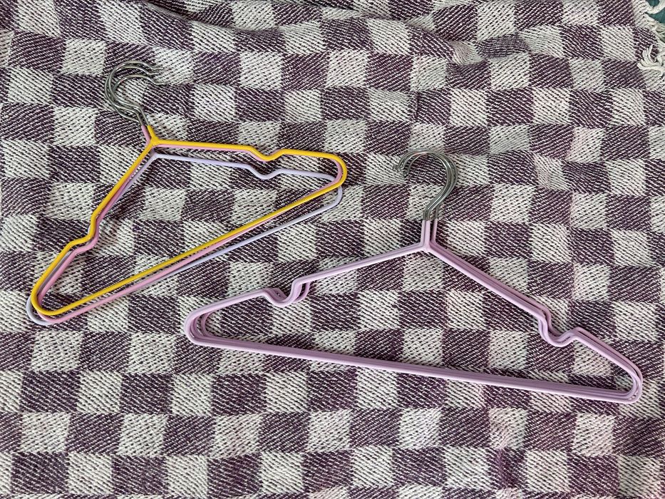 Комплект из пяти плечиков + подарок!!