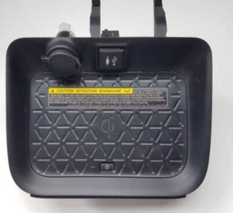 Продам без проводную зарядку на TOYOTA RAV4