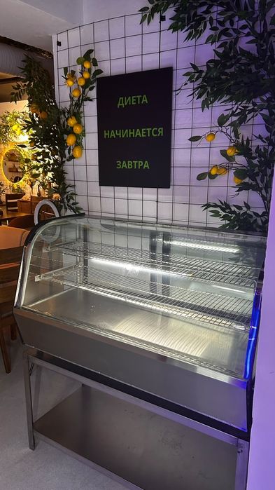 Кондитерская витрина