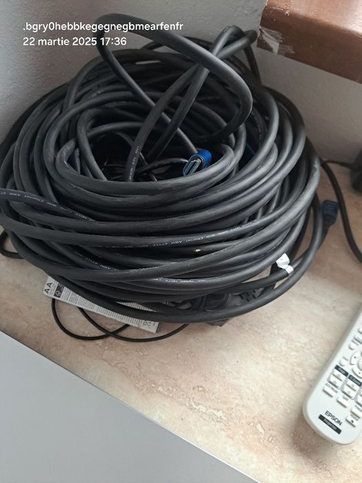 Videoproiector Epson EB-675W + suport prindere