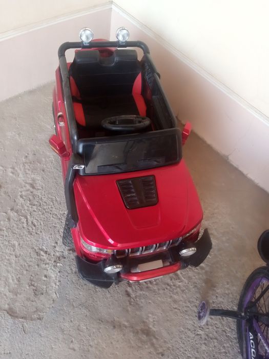 Болалар машинаси сотилади янги хамма нарсаси бор куп хайдамаган