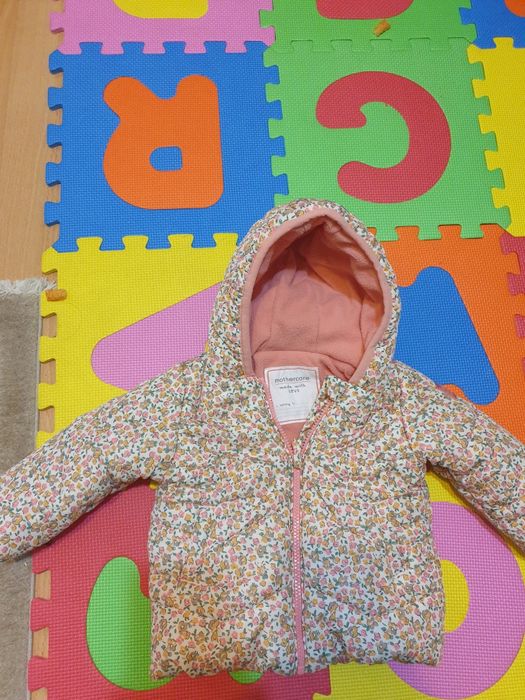 Geaca fetițe Mothercare iarna,6-9 luni + (9kg),purtata de 3 ori,perfec