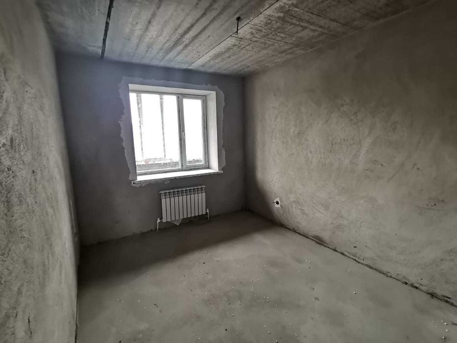 Продам 2х комн кв Батыс черновая