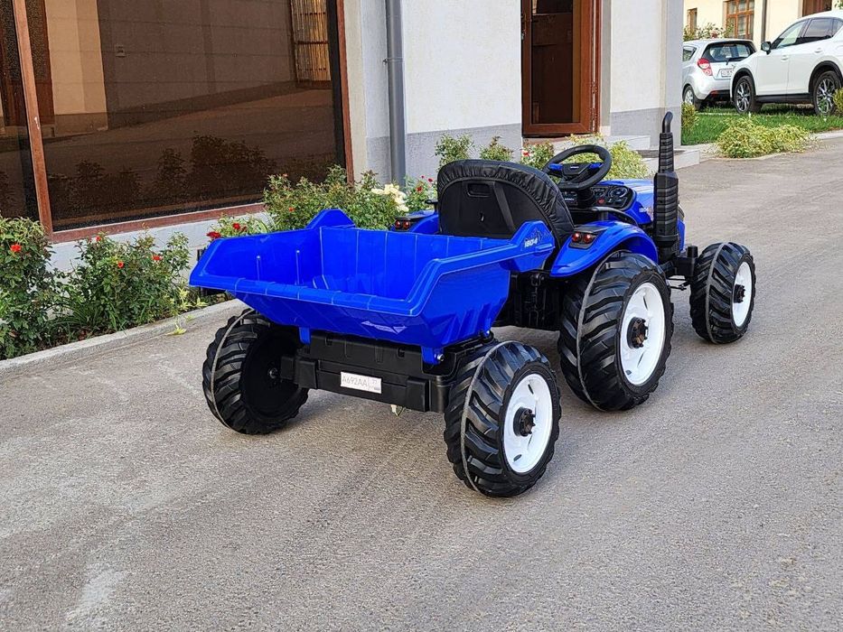 Siniy traktor pritsepli