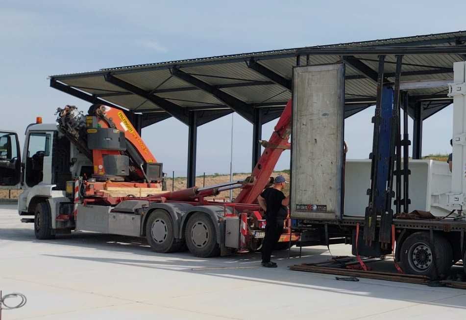 Inchiriez camion cu macara si hooklift