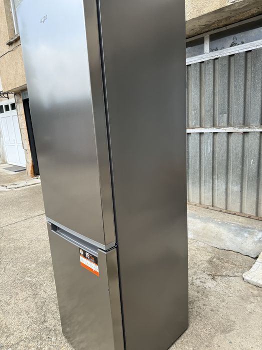 Продавам иноксов хладилник Whirlpool