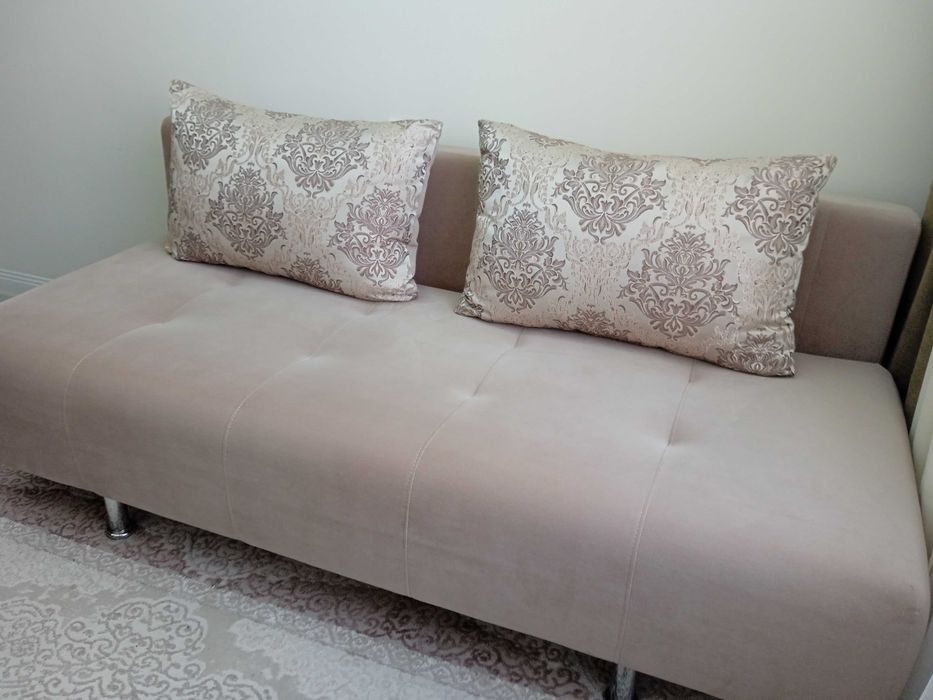 Диван раскладной с подушками