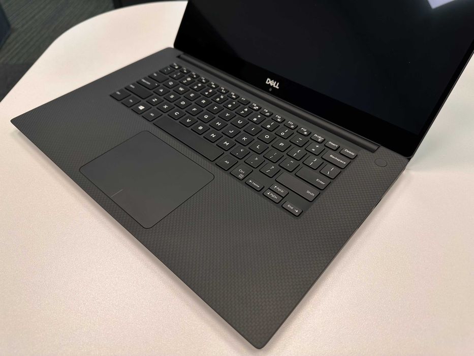 DELL XPS 15.6 | i7-8750H | NVIDIA GTX 32GB RAM | 1 TB SSD | IPS 3840x2160 (4К UHD) TouchScreen InfinityEdge Display