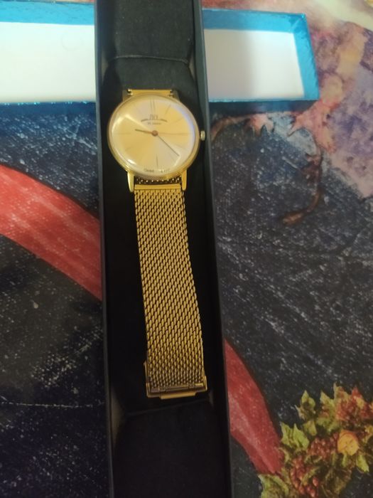 Часы позолоченные.