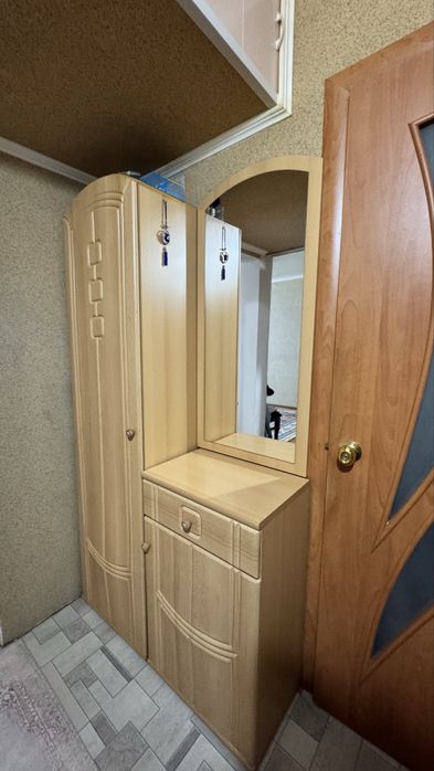 Продам гарнитур в прихожую