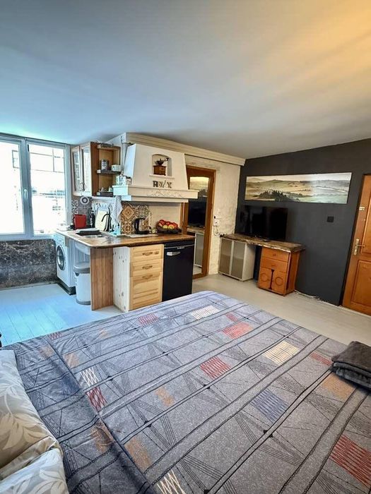 Дава се под наем Едностаен апартамент в Бургас, Център - 30 кв.м за 306 € - Снимка #3