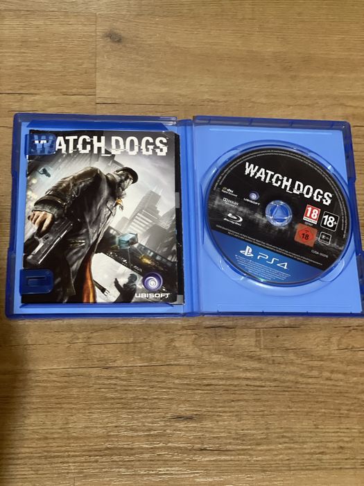 Продавам две игри за PlayStation 4: Watch Dogs и Fifa 18