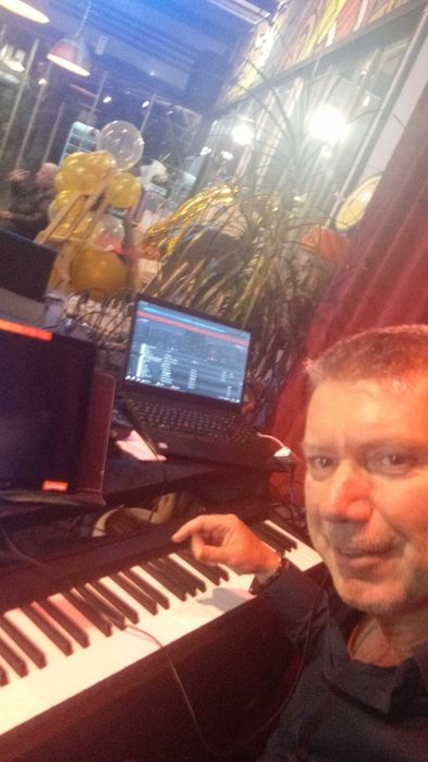 Професионален DJ и пианист! С дългогодишен опит в чужбина и България