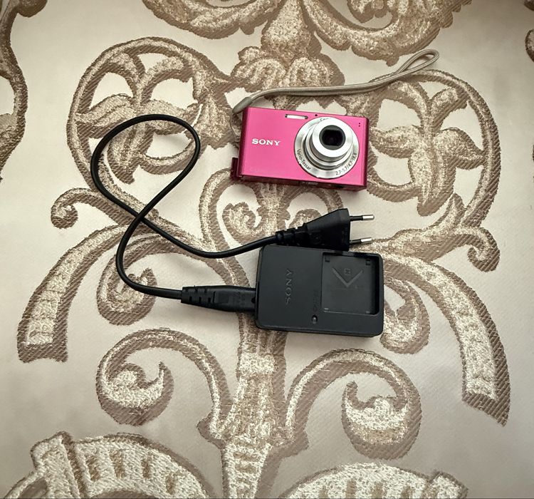 Sony Cyber-shot 14.1 MEGA PIXELS