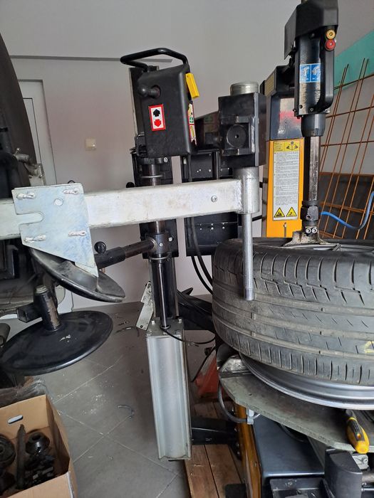 Машина за монтаж на гуми SICE, CORGHi, TecoS45 с рамене  ЗА RFT, подем