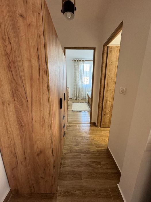 Inchiriez apartament