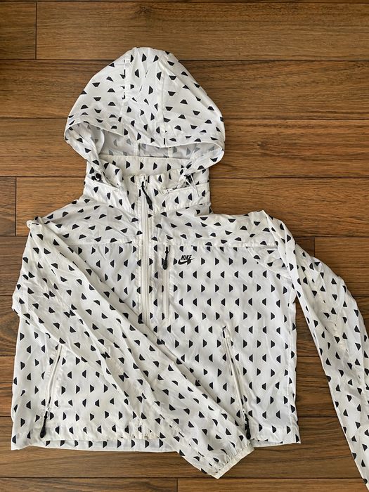Ветровка / Яке Nike със скрита качулка
